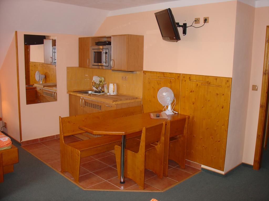 Wellness Penzion Palice Jindrichuv Hradec Exterior photo